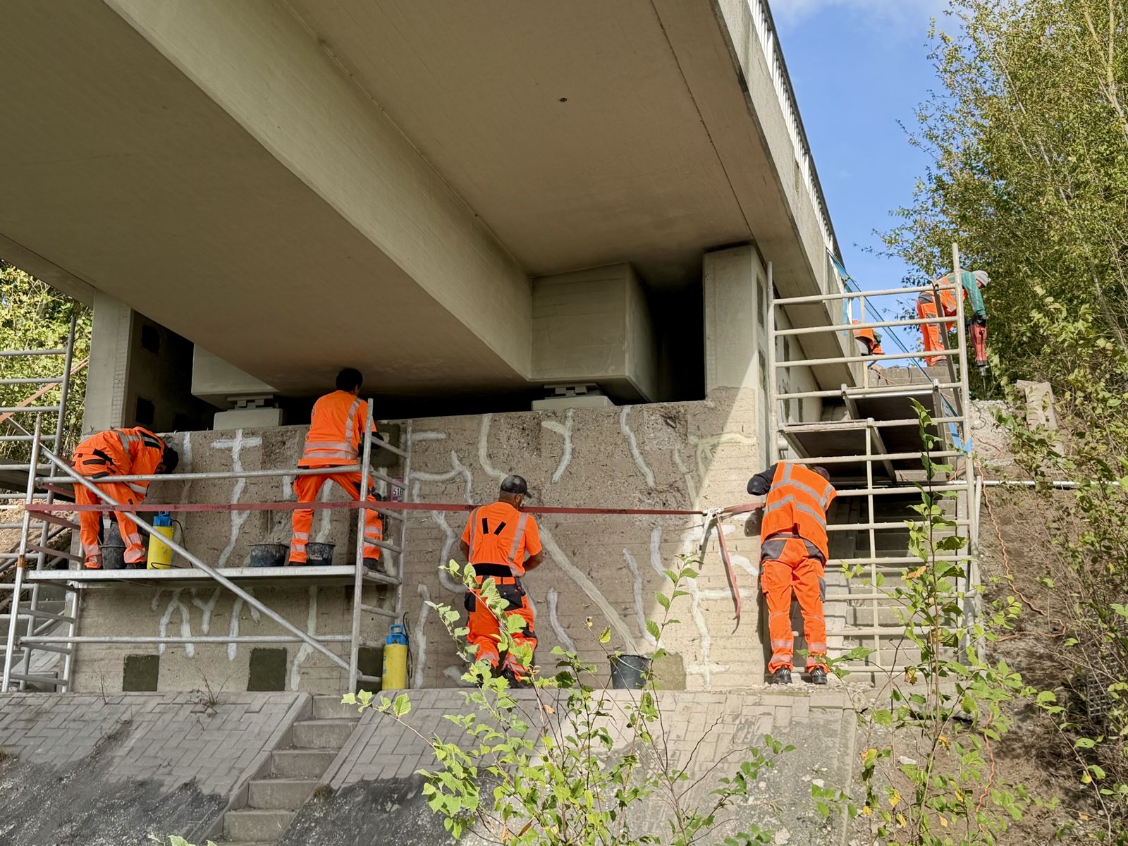 Betoninstandsetzung an der Widerlagerwand
