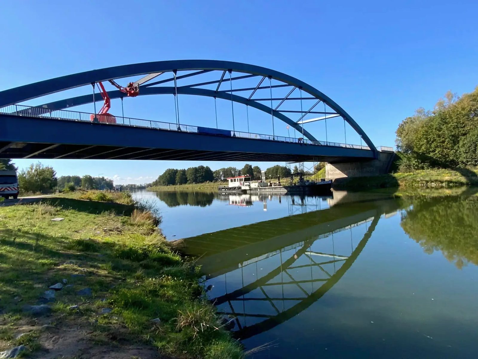 Instand gesetzte Stahlbogenbrücke